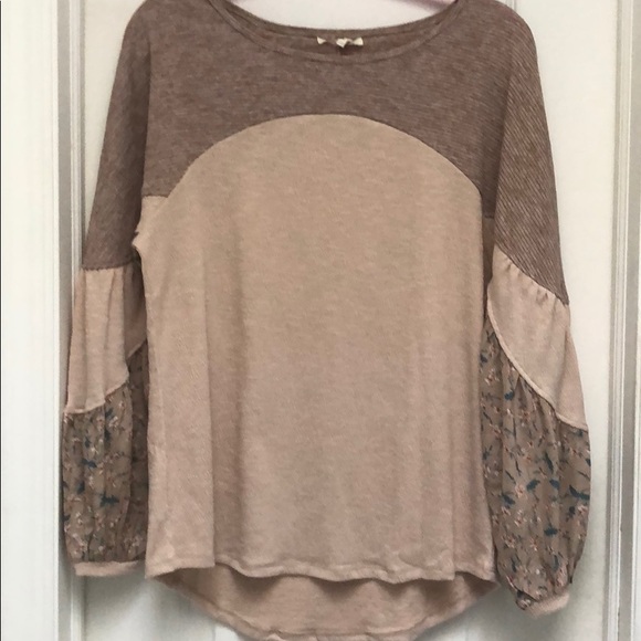 TAUPE PRINT TOP - Picture 3 of 6